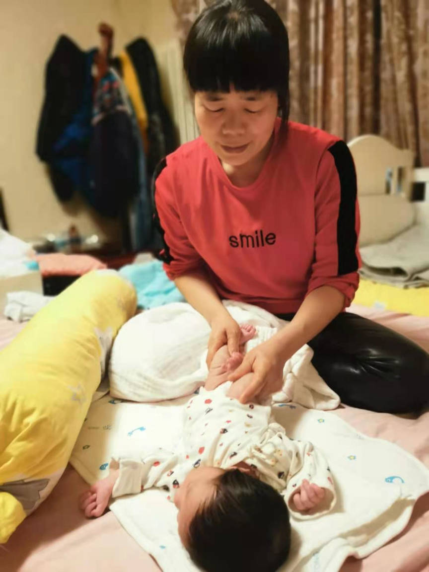 西安燕子月嫂服務(wù)照