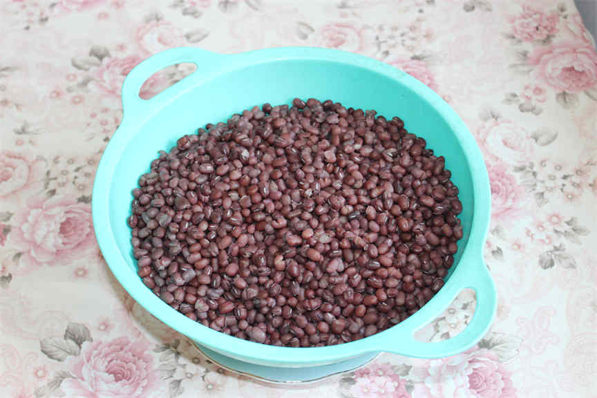 泡過(guò)水的紅豆