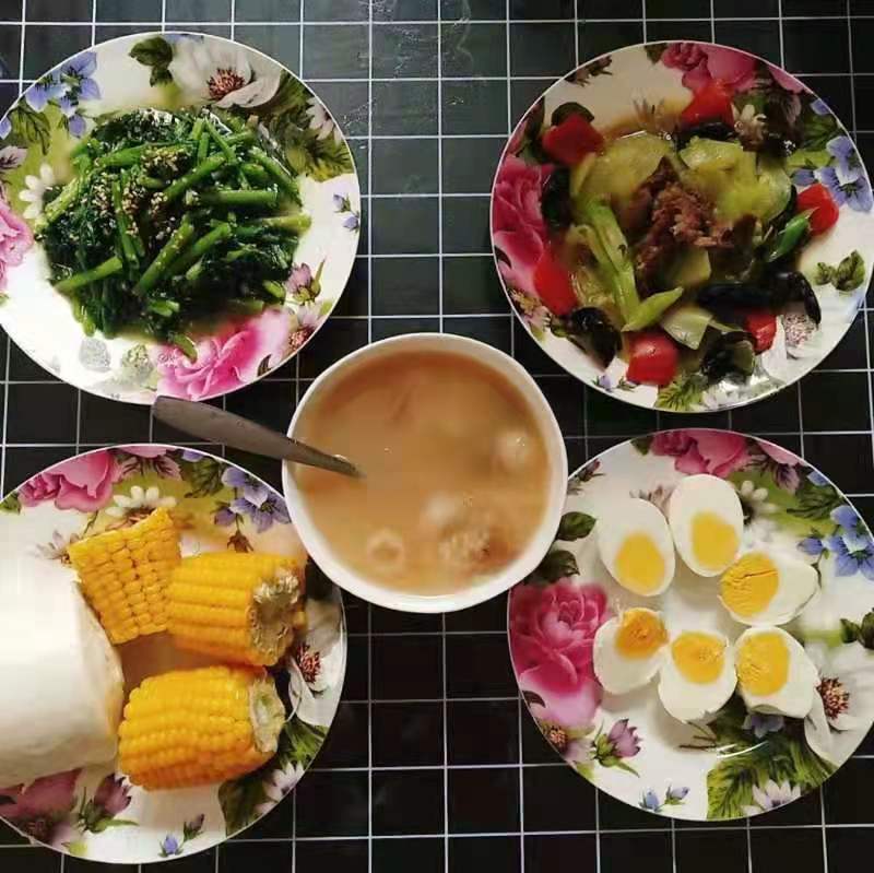 西安燕子月嫂豆鵬紅制作的月子餐