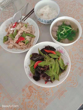 西安燕子金牌月嫂彭花粉制作的月子餐