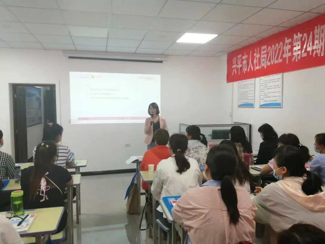 西安燕子月嫂興平育嬰員培訓(xùn)黃老師授課