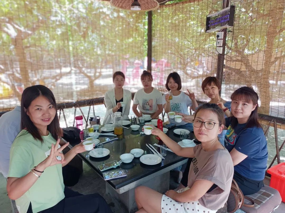 西安燕子月嫂新豐古泉魚(yú)莊就餐
