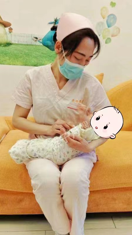西安燕子月嫂的育嬰師楊朝霞